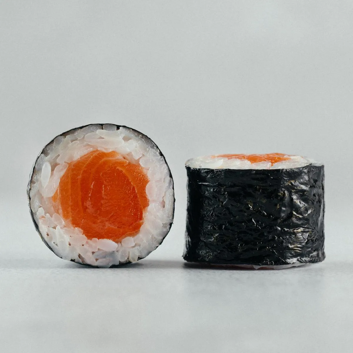 Маки с лососем